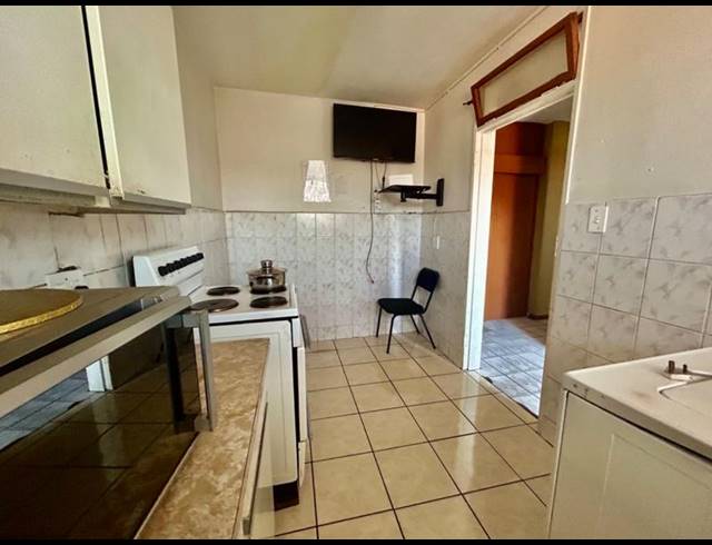 2 BEDROOM APARTMENT FOR SALE IN VANDERBIJLPARK CW 3